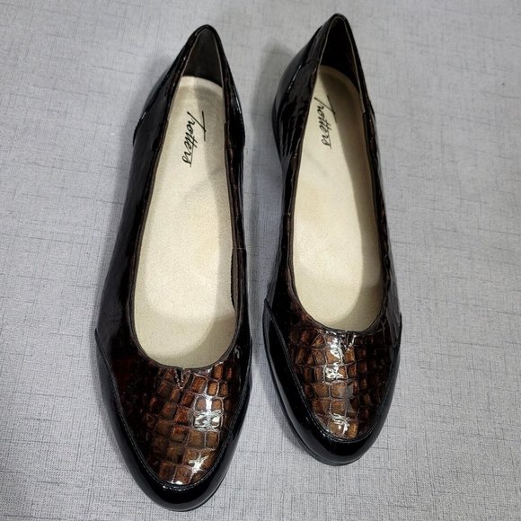 Trotters Womens 11 Arnello Closed Toe Ballet Flats Brown Faux Crocodile Texture - Picture 3 of 9